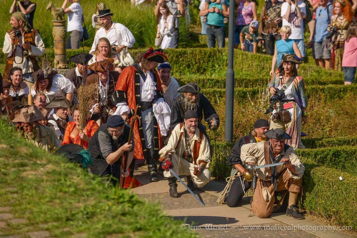 Das „große“ Piratenabenteuer auf der kleinsten Freilichtbühne NRWs: „der Pakt von Port Royal“