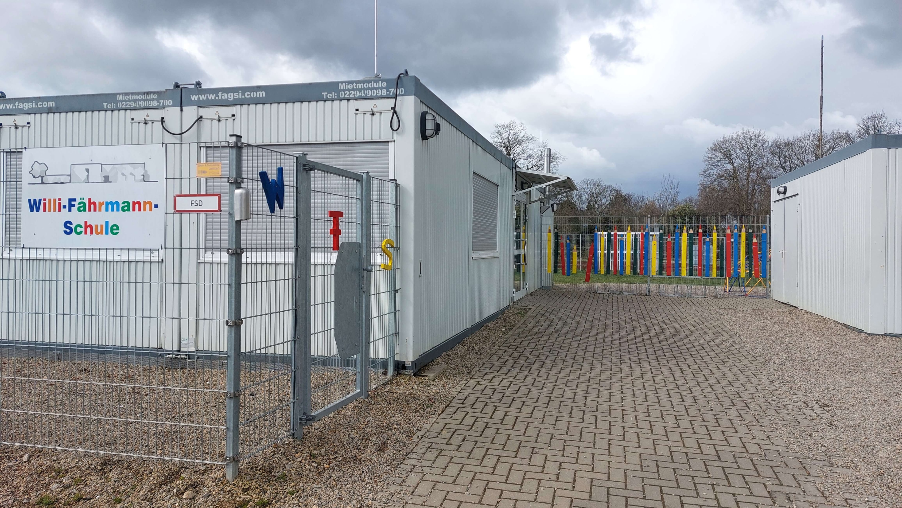 Flüchtlingscontainerdorf wird abgebaut