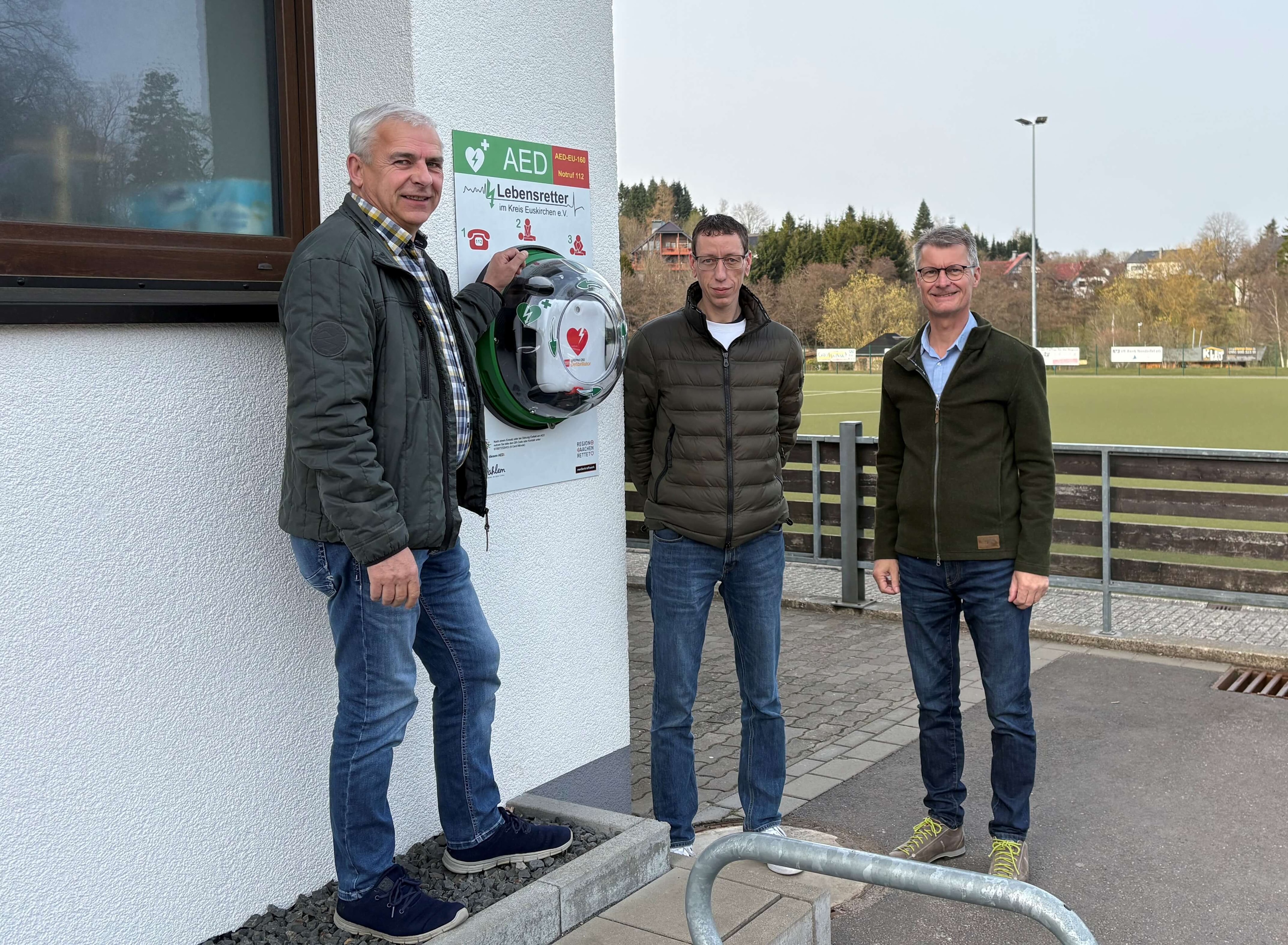 Neue Defibrillatoren in Hellenthal