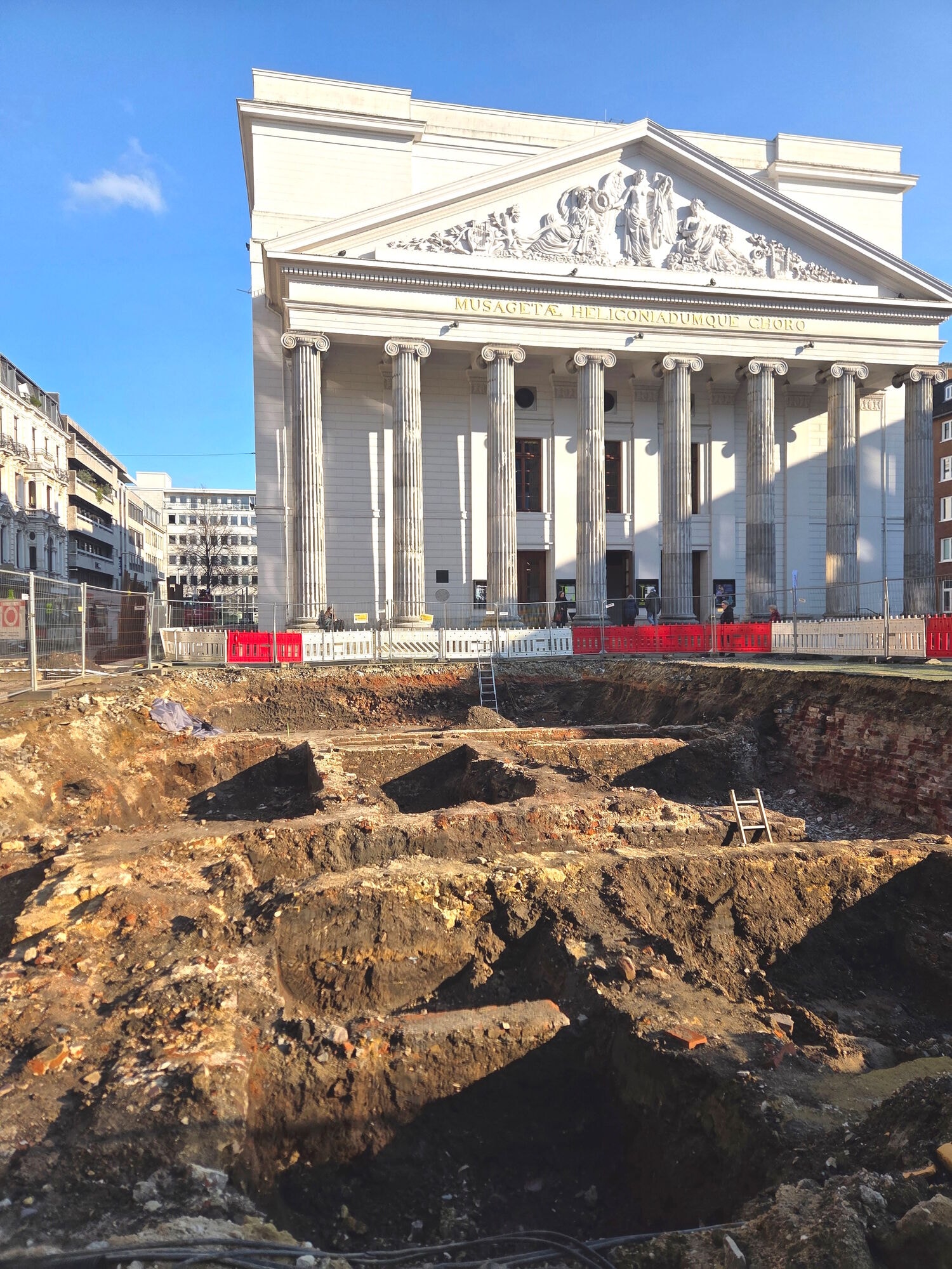 Theaterplatz: Archäologische Funde werden gezeigt