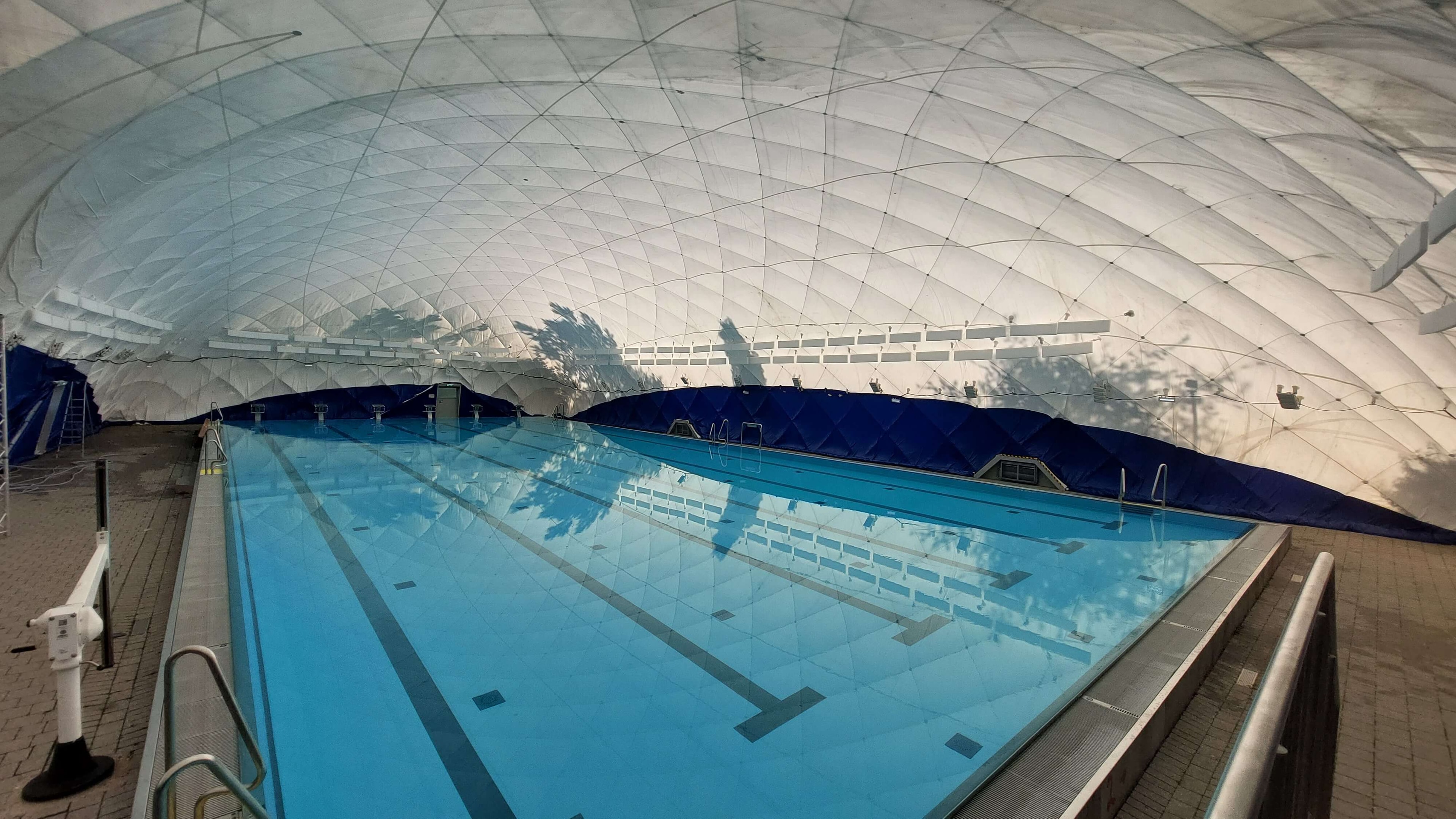 Freibad ist wieder Hallenbad